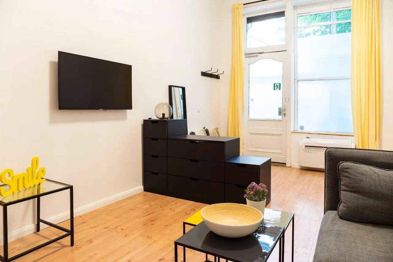 Ll Modern Dream With Ac&High Ceilings 3 Bedrooms Berlijn